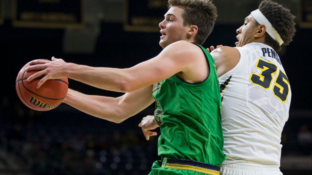 Colson's 24 points lead Notre Dame to 92-78 win over Iowa